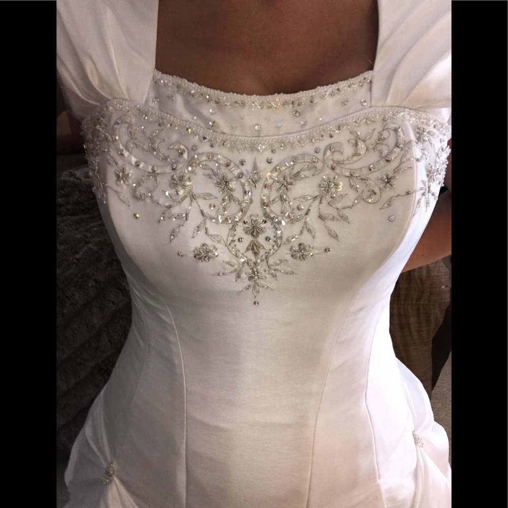 Alfred Angelo Modest Corset Lace Up Wedding Dress - Picture 2 of 8